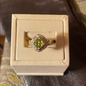 Elegant 14 K Gold Diamond/ Peridot Ring